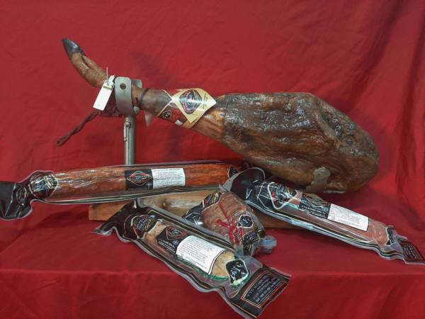 Lote de Jamón de Cebo Ibérico 50 % Raza Ibérica