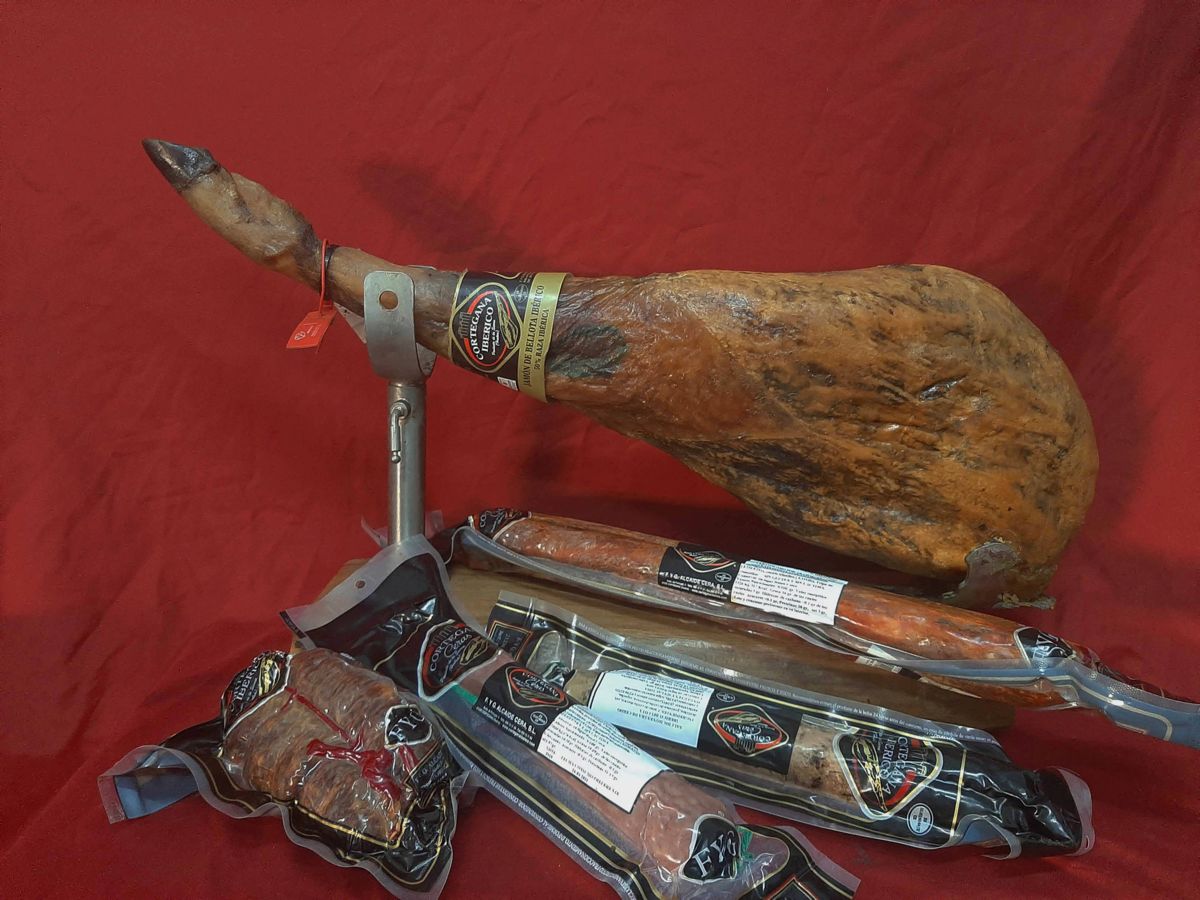 Lote de jamón de bellota ibérico con embutidos para regalo Lote de jamón de bellota ibérico con embutidos para regalo