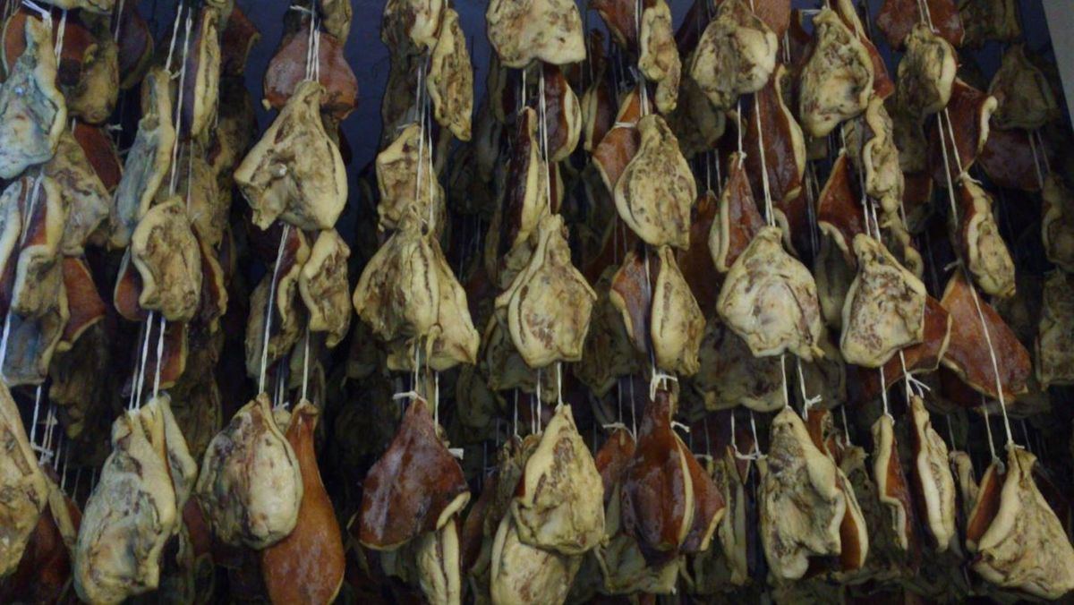 Secadero natural de Cortegana Ibérico en la Sierra de Huelva